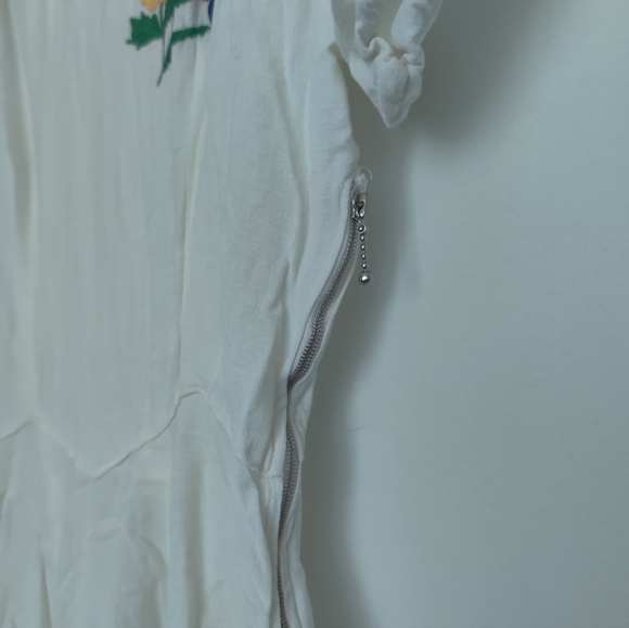 White Summer Dress with Flowers Size XS (24 inch waist) - Picture 4 of 5